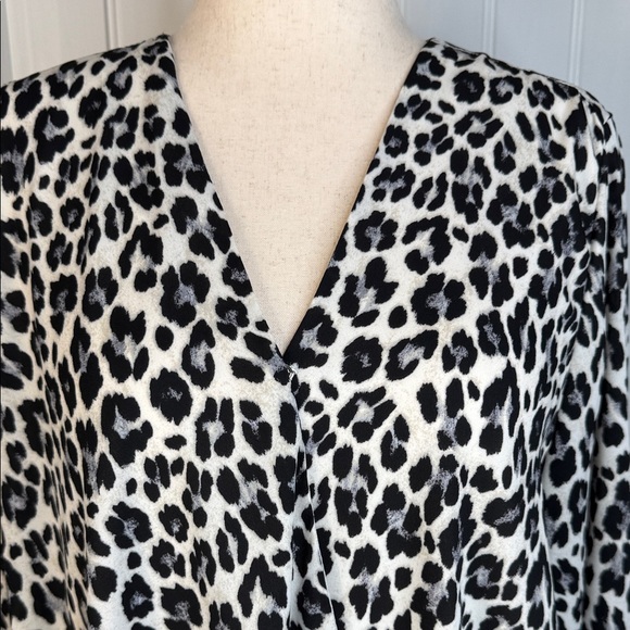 Vince Camuto – Animal Print Long Sleeve faux wrap Surplice Blouse – XL NWT - Picture 2 of 13